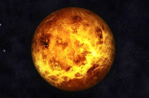 Die dichte Wolkendecke, welche die Venus umhüllt, reflektiert das Sonnenlicht besonders stark. Daher leuchtet der Planet auch so hell. Foto: Imago images / Panthermedia/tortoise