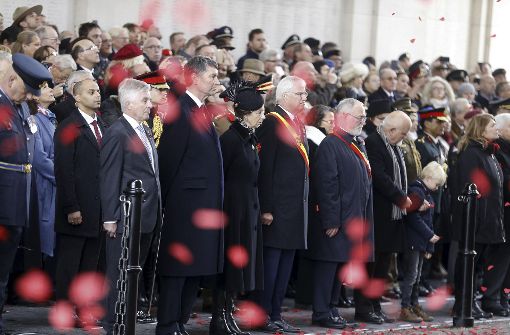 Die britische Prinzessin Anne (Dritte .v.l.) hat Ypern (Belgien) an einer Zeremonie anlässlich des Tags des Waffenstillstands (Armistice Day) teilgenommen. Foto: dpa