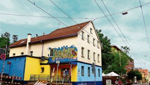 Das Jugendhaus Heslach ist marode. An der Böblinger Straße soll künftig ein Quartier entstehen,das für das Zusammenleben der Generationen konzipiert ist. Foto: Heike Armbruster