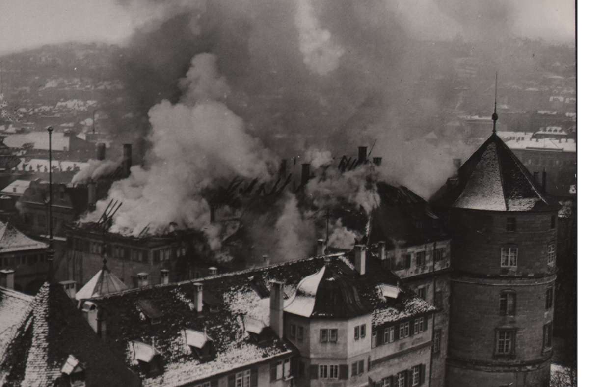 Am 21. Dezember 1931 geriet das Alte Schloss in Flammen. Foto: dpa/Stuttgart