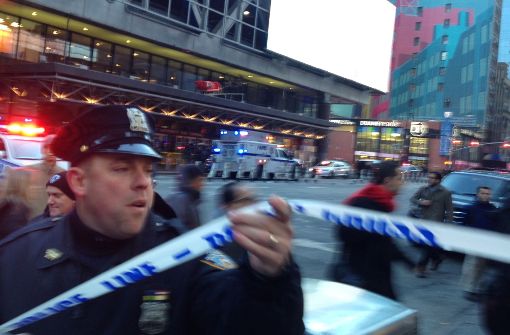 In New York ist es in der Nähe des Times Square zu einer Explosion gekommen. Die Hintergründe sind noch völlig unklar. Foto: AP