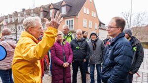 Böblinger Umweltschützer in der Diskussion mit CDU-Stadtrat Pascal Panse (re.) Foto: /Stefanie Schlecht