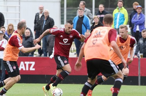 Timo Gebhart (Mitte) zählt nicht mehr zum Kader des 1. FC Nürnberg.  Foto: dpa
