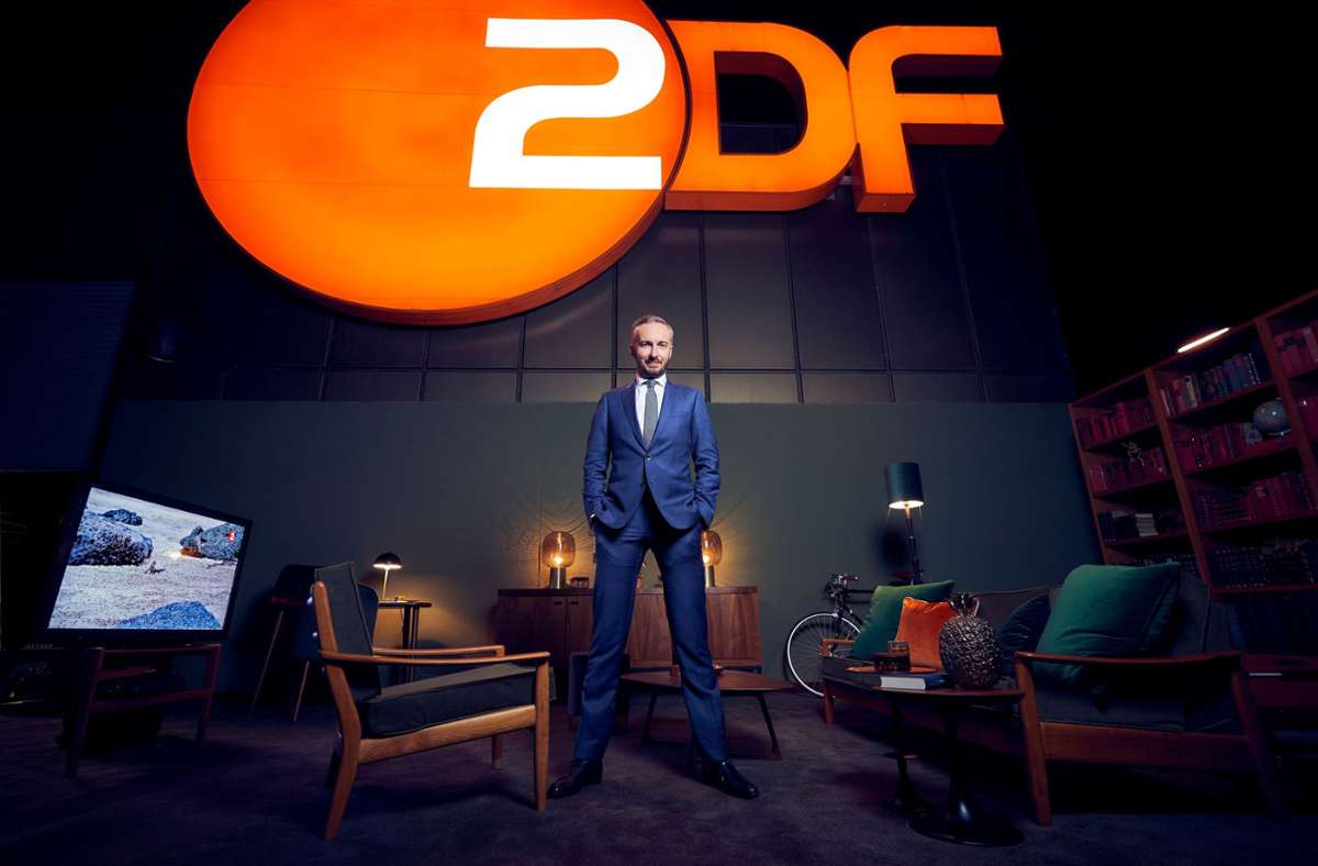 Kurz vor der Sommerpause: Jan Böhmermann in der ZDF-Deko Foto: ZDF/Jens Koch