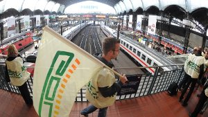 Bis Ende Januar will die Gewerkschaft Deutscher Lokführer (GDL) von Streiks absehen. Foto: dpa