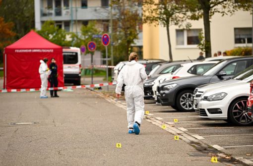 Zwei Menschen sind laut Polizei bei einer Messerattacke in Ludwigshafen ums Leben gekommen. Foto: dpa/Alexander Keutz