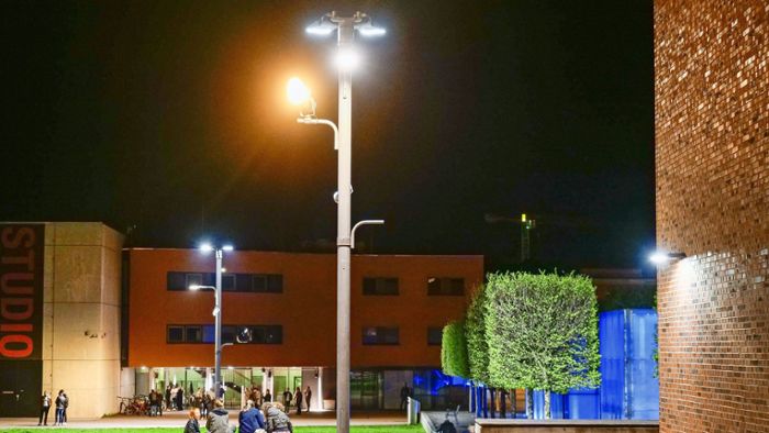 Akademiehof: Mit  Flutlicht gegen Krawall
