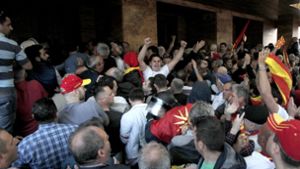 Demonstranten stürmen mazedonisches Parlament