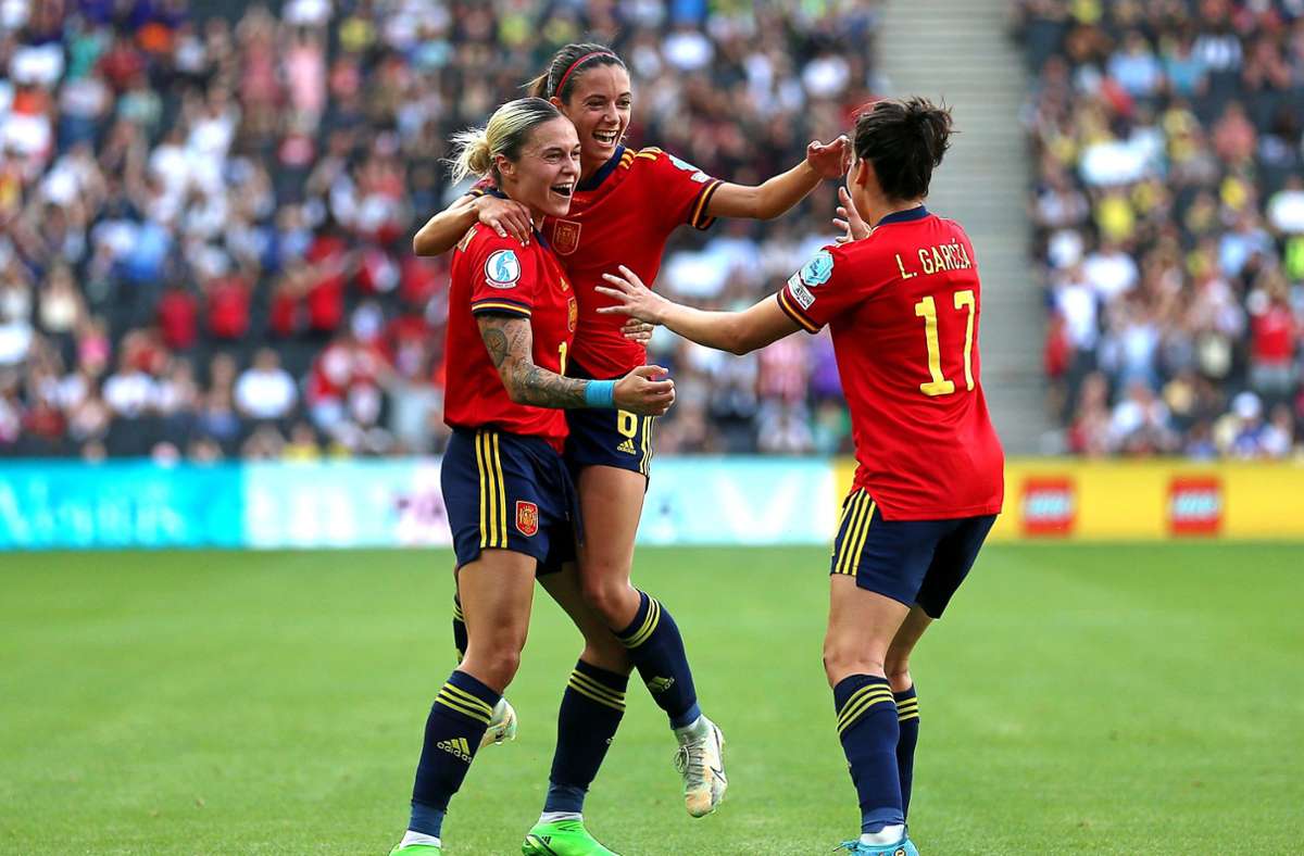 Fußball-EM der Frauen Spanien mit 41-Auftaktsieg gegen Finnland