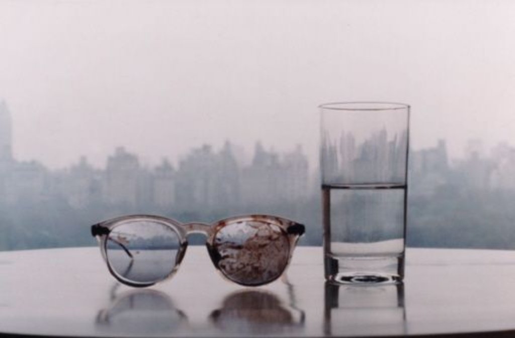 Auf ihrem Album Seasons of Glass zeigt Yoko Johns blutverschmierte Brille.