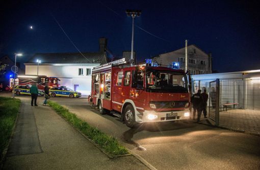 Am frühen Sonntagmorgen war die Feuerwehr bei einer Asylunterkunft in Waiblingen im Einsatz. Foto: SDMG