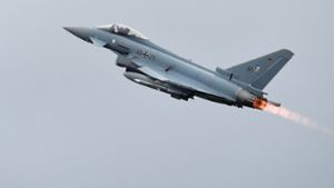 Etwas zweimal im Monat müssen Eurofighter der Luftwaffe Passagiermaschinen zum Landen zwingen. Foto: dpa