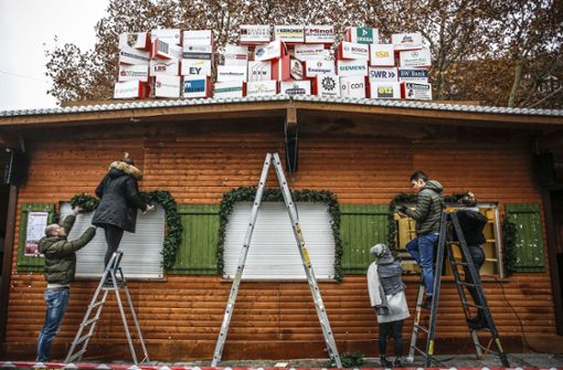 Letzte Vorbereitungen zur Eröffnung des Stuttgarter Weihnachtsmarkts Foto: Lichtgut/Leif Piechowski