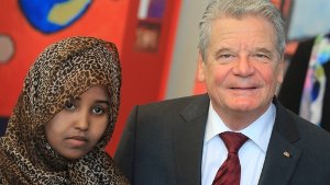 Der Bundespräsident setzt in der Debatte um die deutsche Flüchtlingspolitik klare Zeichen: In Magdeburg traf der die Somalierin Faduma Ali Khalif vom Flüchtlingshilfe-Verein Refugium. Foto:  