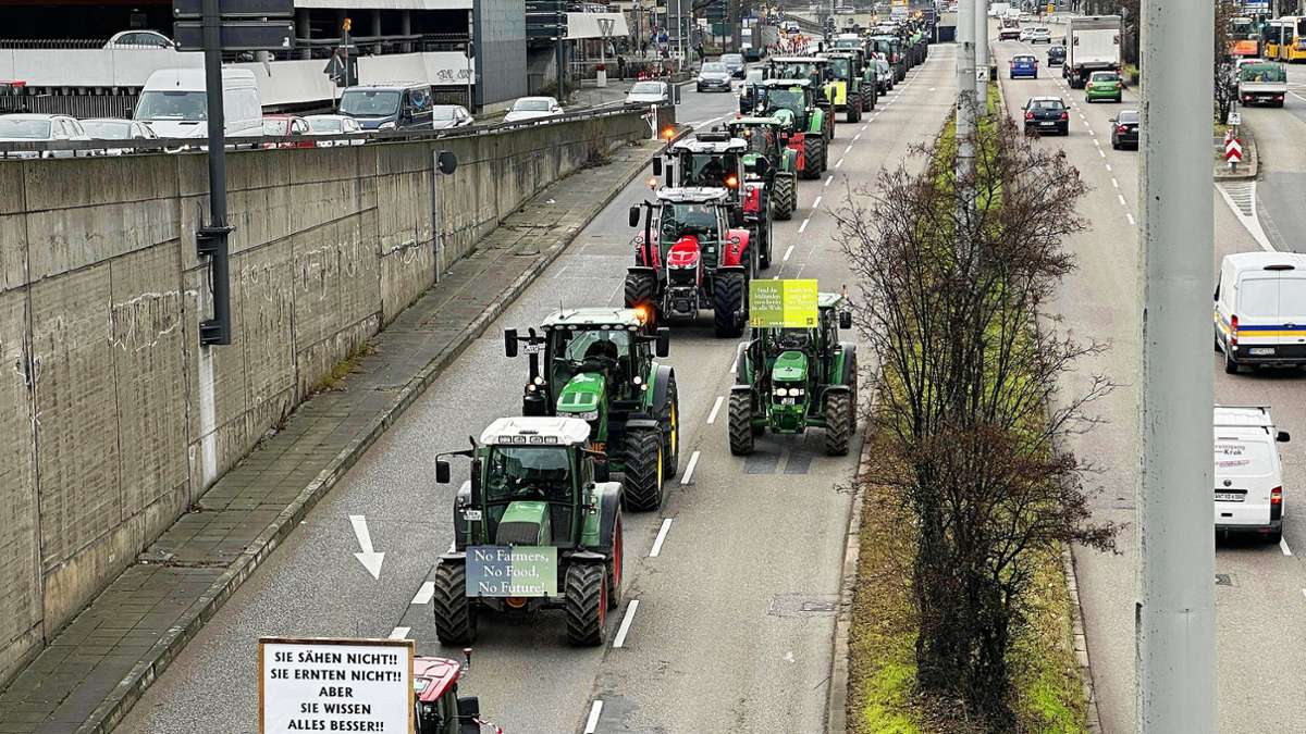 Über Stunden bestimmen am Dienstag die Traktoren das Straßenbild in der Landeshauptstadt.