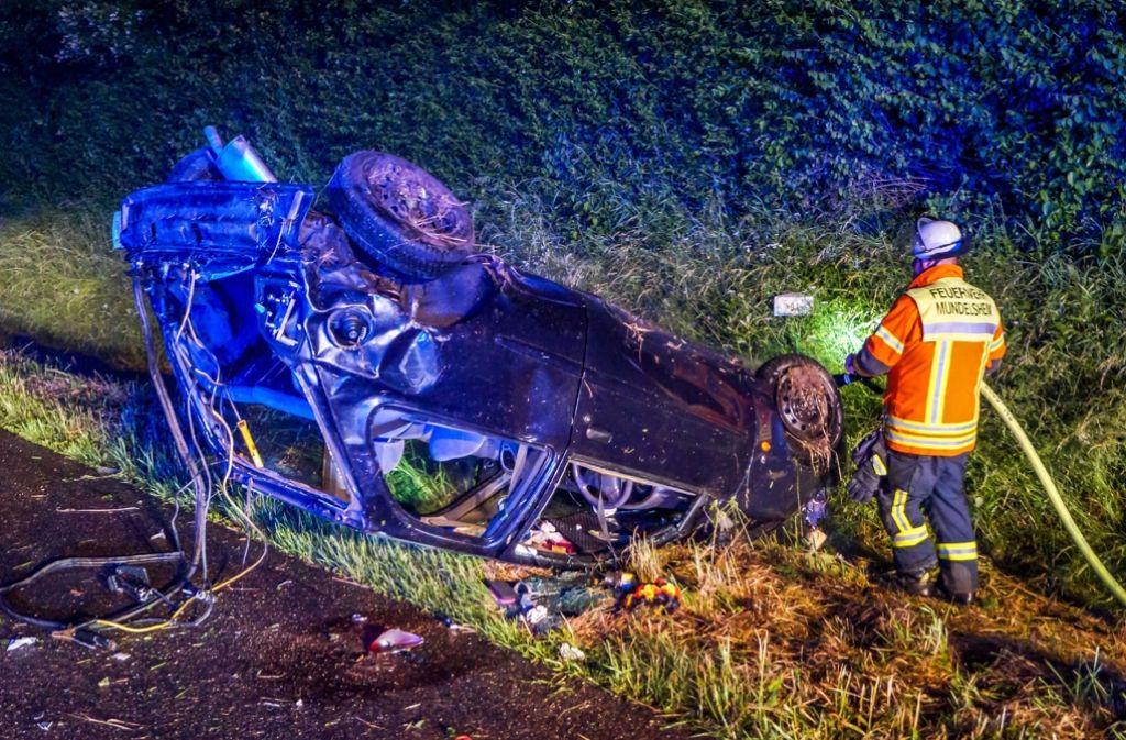 Nach einem Unfall auf der A81 bei Mundelsheim kam ein 51-Jähriger mit schweren Verletzungen in ein Krankenhaus.