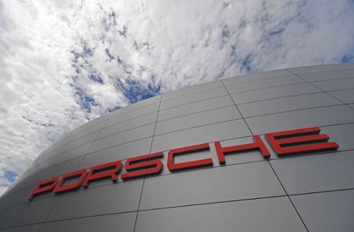 Bei Porsche ist es am Dienstag zu Durchsuchungen gekommen. (Archivbild) Foto: dpa