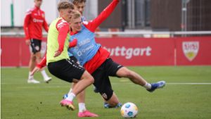 Max Herwerth legt sich hier im Training der VfB-Profis mächtig ins Zeug. Zurzeit ist der bei der U-17-WM. Foto: Baumann/Julia Rahn