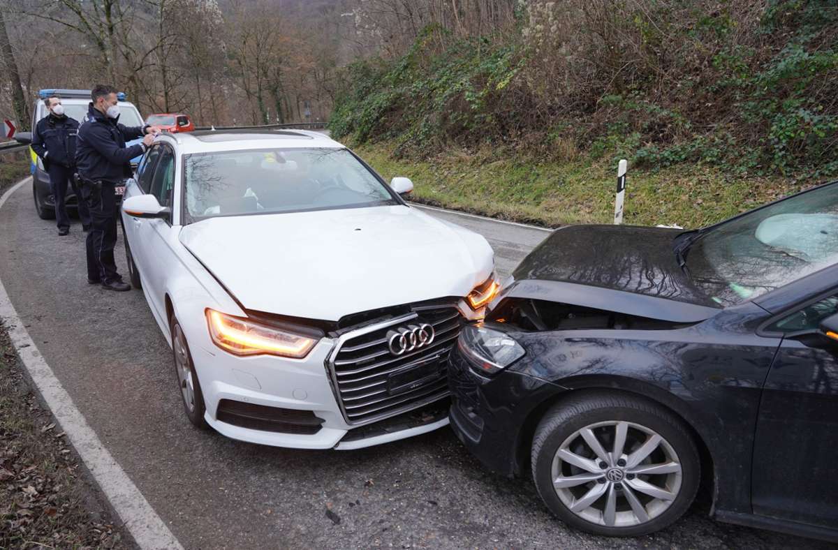 Bei dem Unfall wurde der 62-jährige VW-Fahrer leicht verletzt. Foto: Andreas Rosar/Fotoagentur-Stuttgart