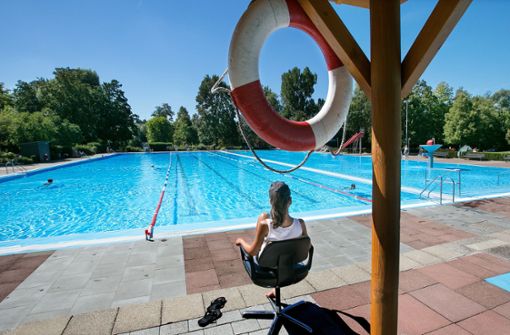 Hier kommt Urlaubsfeeling auf. Das Wernauer Freibad ist eines von 14 Schwimmbädern im Landkreis Esslingen. In unserer Bilderstrecke und unserer Karte finden Sie alle Infos zu den Bademöglichkeiten. Foto: Horst Rudel