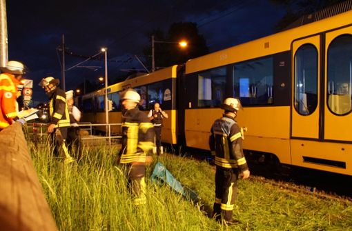 Bei einem Unfall in Stuttgart-Möhringen wurde eine Person schwer verletzt. Foto: Andreas Rosar Fotoagentur-Stuttgart