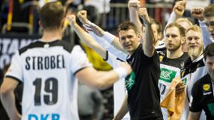 Geschafft! Die deutschen Handballer jubeln über den Einzug in die Hauptrunde. Foto: AFP