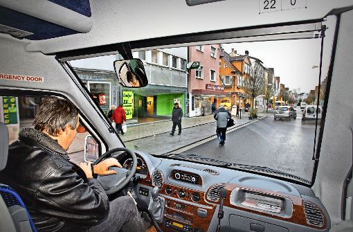 Mit den kleinen Citybussen kommen die Fahrer nicht nur gut durch die Hauptstraße, sondern auch durch kleine Gassen. Foto: Horst Rudel/Archiv