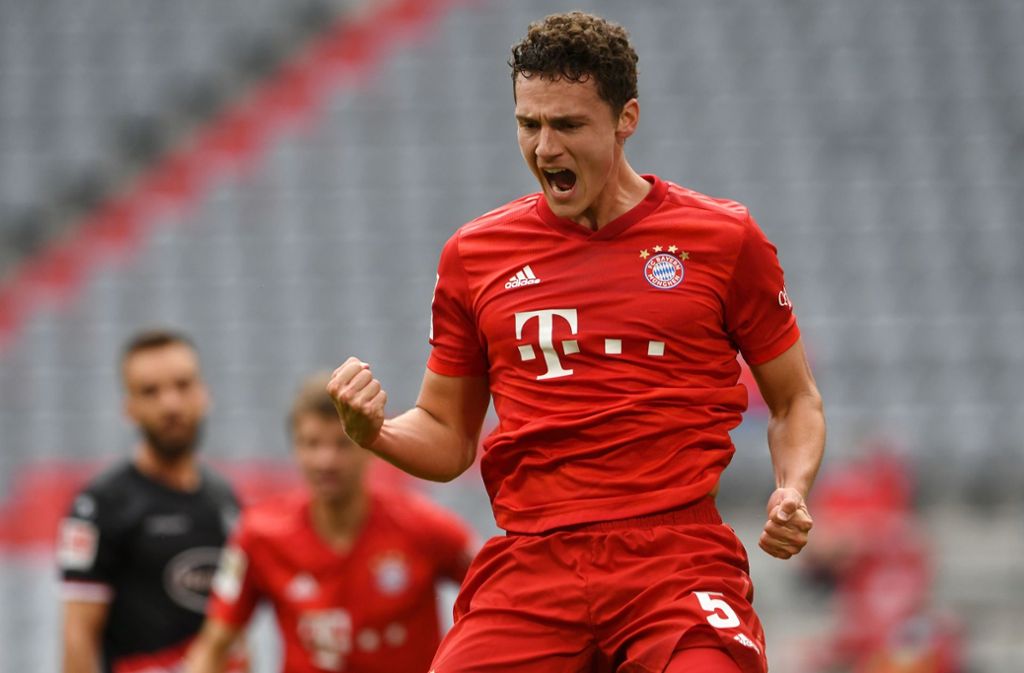 Geballte Freude: Benjamin Pavard bejubelt ein Tor für den FC Bayern Foto: AFP/CHRISTOF STACHE