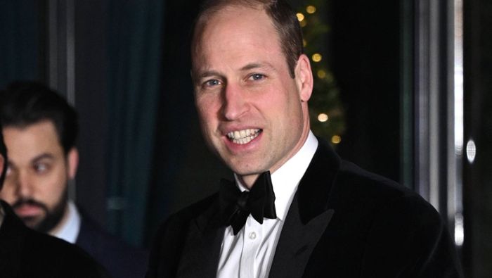 Prinz William trotz schwieriger Wochen bei Gala zu Scherzen aufgelegt