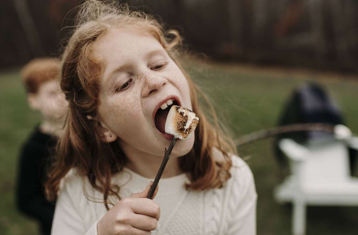Soll etwas über den späteren Erfolg aussagen: der Umgang von Kindern mit Marshmallows. Foto: imago/Erin Lester