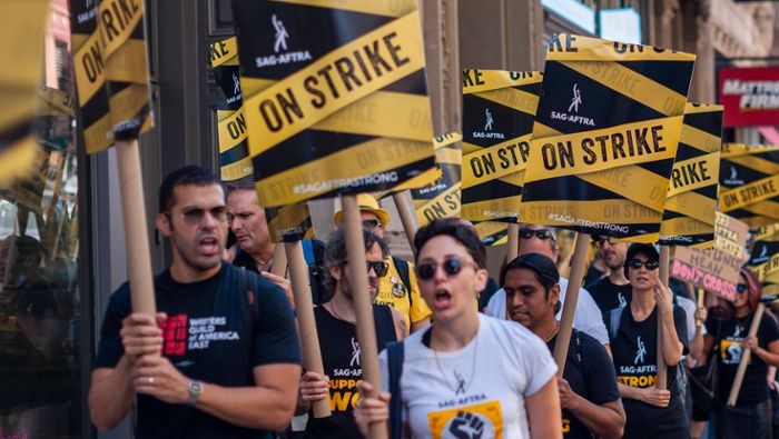 Hollywood-Streik: Drehbuchautoren wollen zurück an Verhandlungstisch