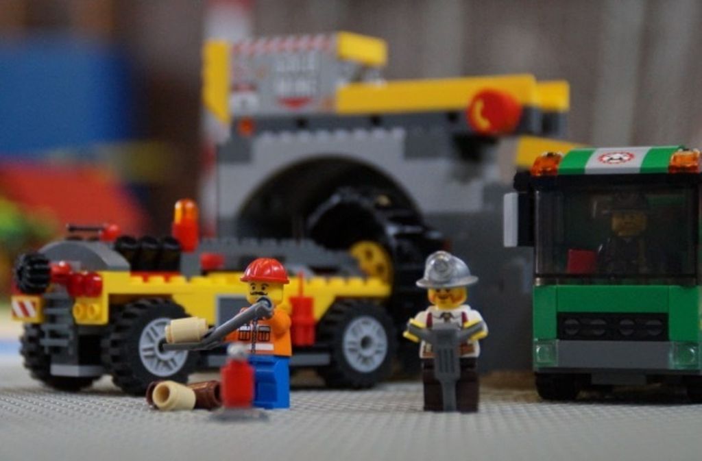 Die Lego-Stadt bietet viele Details, Bauarbeiter bei der Arbeit zum Beispiel. . .