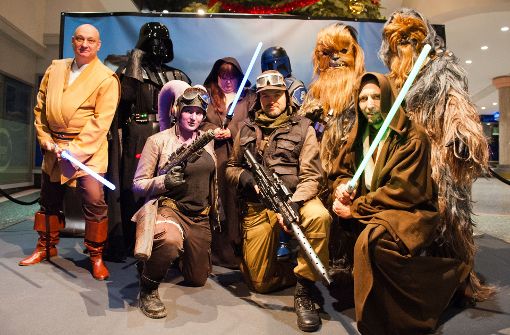 Fans von Star Wars bei der Premiere im Gloria Kino. Foto: Lichtgut - Oliver Willikonsky