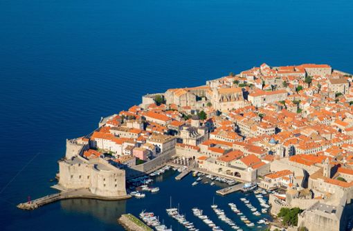 Traumhaftes Ferienziel: Die Altstadt von Dubrovnik an der kroatischen Mittelmeerküste. Foto: dpa