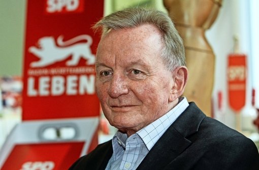 Claus Schmiedel im Haus der SPD in Ludwigsburg. „Ich muss mich neu sortieren“, sagt der 65-Jährige. Foto: factum/Bach
