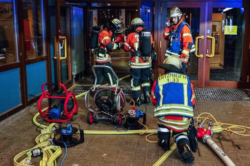 Ein Brand in einem Chemiesaal im Ditzinger Schulzentrum hat einen Feuerwehreinsatz ausgelöst. Foto: KS-Images