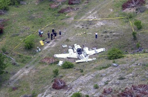 Das Flugzeug-Wrack wurde etwa zehn Kilometer nordwestlich des Flughafens gefunden. Foto: The San Antonio Express-News/AP