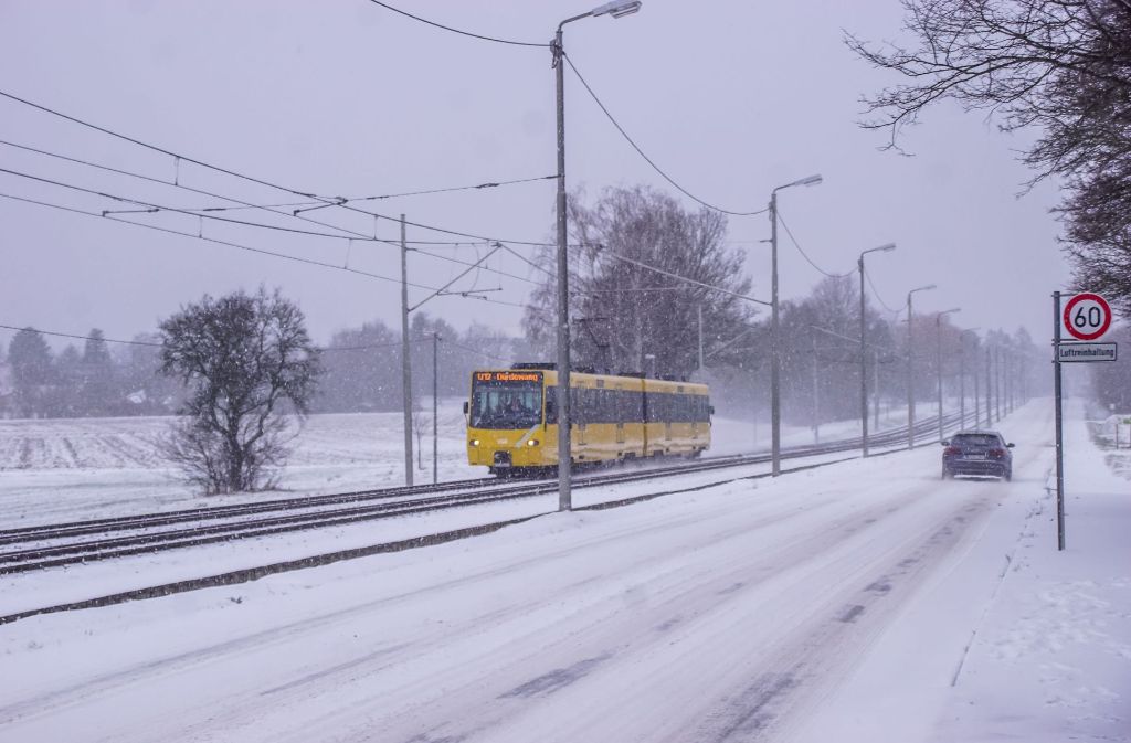 In Stuttgart bringt der Schnee eine regelrechte Winterlandschaft. In unserer Bildergalerie haben wir die schönsten Fotos aus dem Schnee gesammelt. Klicken Sie sich durch.