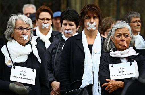 Schweigedemonstration von Frauen bei der  Aktionswoche für Gleichberechtigung. Foto: dpa