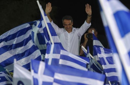 Kyriakos Mitsotakis, Vorsitzender der konservativen Oppositionspartei Nea Dimokratia (hier bei einer Wahlkampfveranstaltung), kann seinen Triumph bejubeln. Foto: dpa
