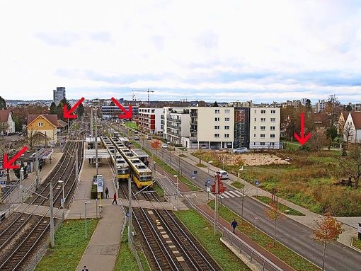 Die vier Baugrundstücke am Möhringer Bahnhof werden  in dem Bild durch die Pfeile Foto: Rüdiger Ott/Montage Holger Raymund