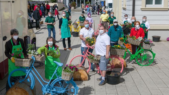 Bepflanzte Fahrräder verschönern die Innenstadt