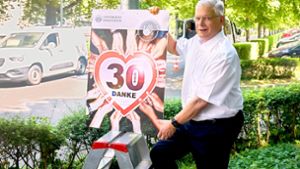 Hohenheimer Unirektor hängt Tempo-30-Schilder auf