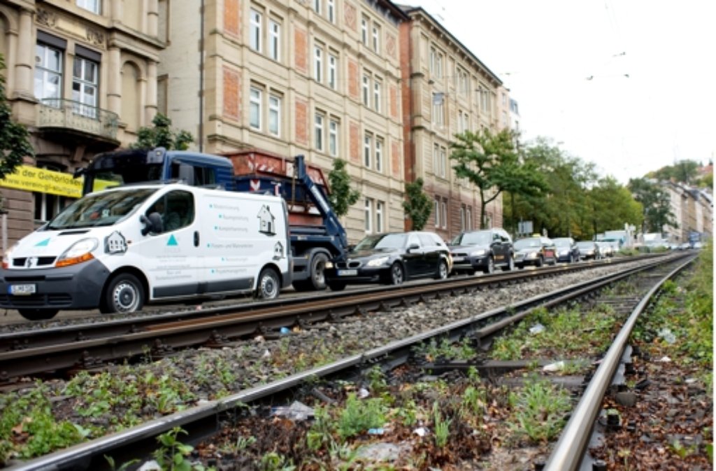Viele von ihnen nutzen lieber den öffentlichen Nahverkehr oder teilen sich ein Auto. Die Zahl der Autohalter in Stuttgart hat sich vom Jahr 2000 bis heute bis zum Jahr 2011 in manchen Stadtteilen mehr als halbiert. Klicken Sie sich durch die Statistik. Foto: dpa