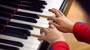 Immer mehr Schüler wollen bei der Musikschule Ostfildern ein Instrument erlernen. Foto: dpa
