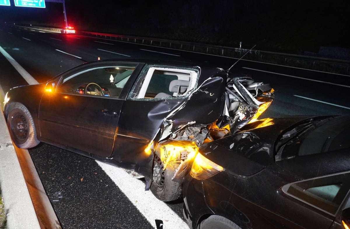 Ein Unfall auf der A8 sorgte am Montagabend für eine Vollsperrung in Fahrtrichtung Stuttgart.