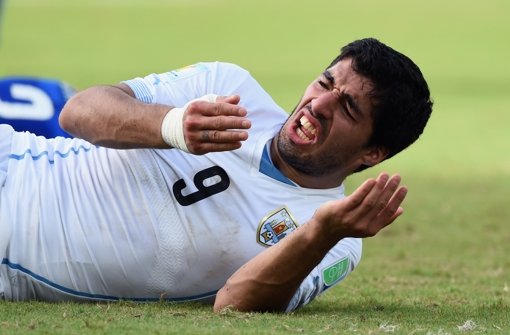 Suárez hatte am Dienstag im letzten Gruppenspiel der Fußball-WM seinen Gegner Giorgio Chiellini in die Schulter gebissen. Foto: Getty Images South America
