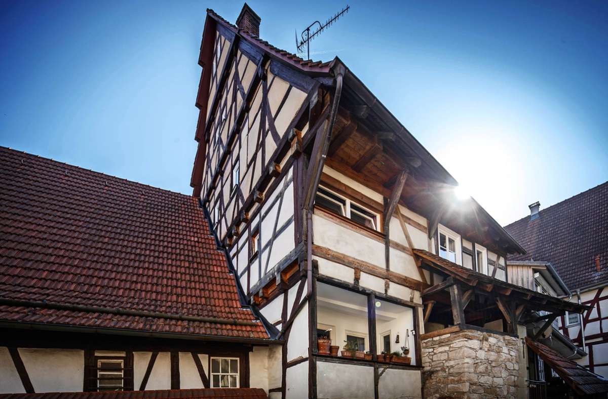 Dieses  aus dem Jahr 1570 stammende Fachwerkhaus in Strümpfelbach beherbergt ein Privatmuseum.
