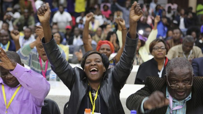Die Menschen in Simbabwe feiern ihre Freiheit