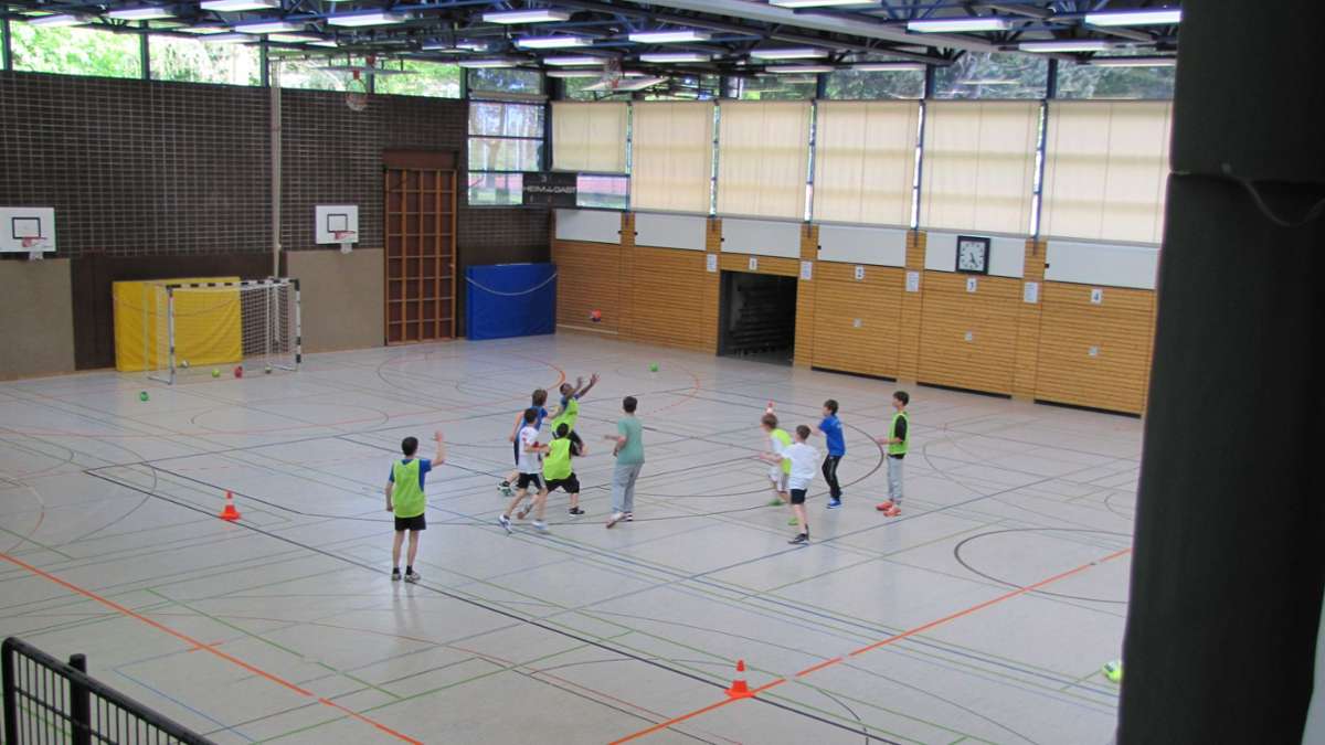 Geschwister-Scholl-Gymnasium  in Stuttgart: Bezirksbeirat befasst sich mit Hallenbelegung für Geflüchtete